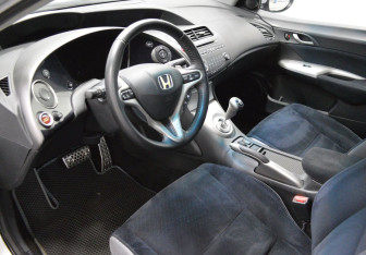 Подержанный автомобиль Honda Civic Hatchback 2008 года (10 фото)