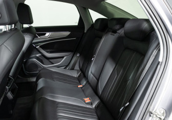 Подержанный автомобиль Audi A6 Sedan 2020 года (10 фото)