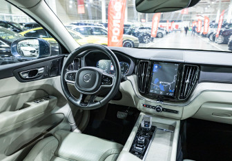 Подержанный автомобиль Volvo XC60 2019 года (12 фото)