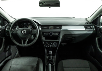 Подержанный автомобиль Skoda Rapid Liftback 2017 года (13 фото)
