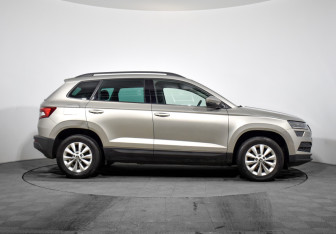 Подержанный автомобиль Skoda Karoq 2020 года (4 фото)