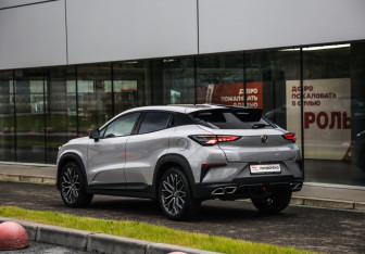Подержанный автомобиль Changan UNI-T 2023 года (8 фото)