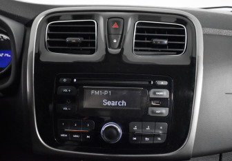 Подержанный автомобиль Renault Logan Sedan 2014 года (15 фото)