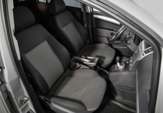 Подержанный автомобиль Opel Zafira Compactvan 2012 года (21 фото)