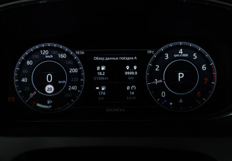 Подержанный автомобиль Jaguar E-Pace 2019 года (12 фото)