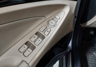 Подержанный автомобиль Hyundai Sonata 2011 года (10 фото)