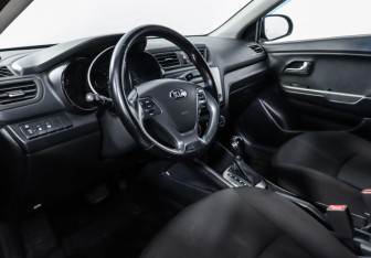 Подержанный автомобиль Kia Rio Sedan 2015 года (11 фото)