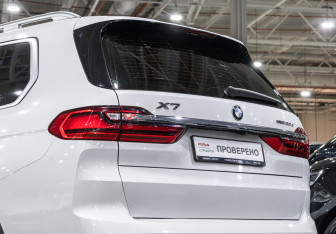 Подержанный автомобиль BMW X7 2020 года (12 фото)