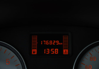 Подержанный автомобиль Renault Logan Sedan 2011 года (11 фото)