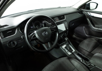 Подержанный автомобиль Skoda Octavia Liftback 2014 года (11 фото)