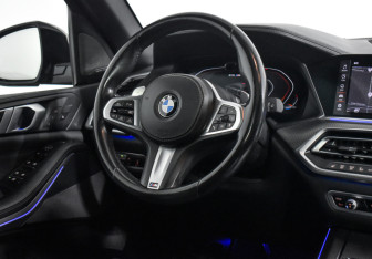 Подержанный автомобиль BMW X5 2018 года (17 фото)