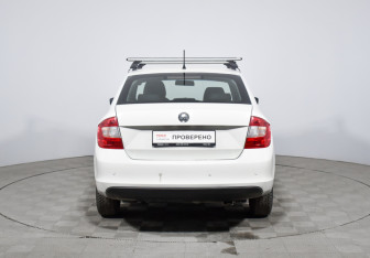 Подержанный автомобиль Skoda Rapid Liftback 2014 года (6 фото)