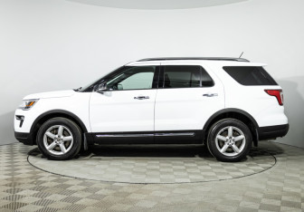 Подержанный автомобиль Ford Explorer 2019 года (8 фото)