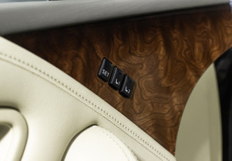 Подержанный автомобиль Infiniti QX80 2015 года (16 фото)