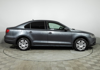 Подержанный автомобиль Volkswagen Jetta Sedan 2011 года (4 фото)