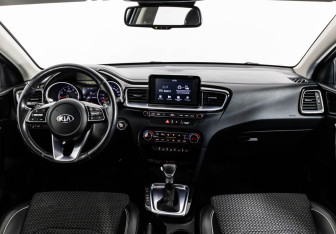 Подержанный автомобиль Kia Ceed Wagon 2019 года (12 фото)