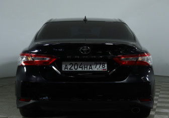 Подержанный автомобиль Toyota Camry Sedan 2019 года (5 фото)