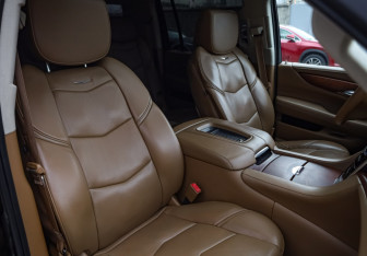 Подержанный автомобиль Cadillac Escalade Suv 2015 года (10 фото)