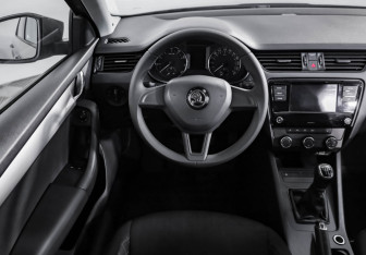 Подержанный автомобиль Skoda Octavia Liftback 2018 года (10 фото)