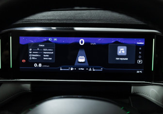 Подержанный автомобиль Geely Atlas 2023 года (12 фото)