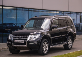 Подержанный автомобиль Mitsubishi Pajero 2018 года (3 фото)