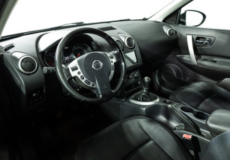 Подержанный автомобиль Nissan Qashqai 2010 года (11 фото)