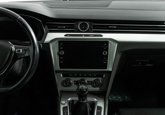 Подержанный автомобиль Volkswagen Passat Wagon 2017 года (14 фото)