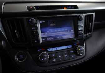 Подержанный автомобиль Toyota RAV4 2017 года (18 фото)