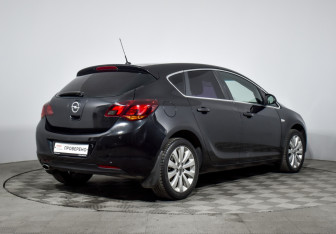 Подержанный автомобиль Opel Astra Hatchback 2011 года (5 фото)
