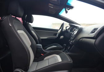 Подержанный автомобиль Kia Ceed Hatchback 2015 года (22 фото)