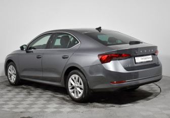 Подержанный автомобиль Skoda Octavia Liftback 2021 года (7 фото)