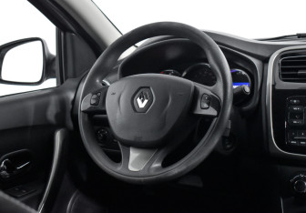 Подержанный автомобиль Renault Logan Sedan 2018 года (15 фото)