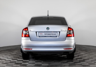 Подержанный автомобиль Skoda Octavia Liftback 2011 года (6 фото)