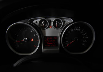Подержанный автомобиль Ford Focus Hatchback 2010 года (13 фото)