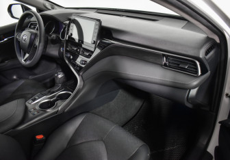 Подержанный автомобиль Toyota Camry Sedan 2022 года (12 фото)