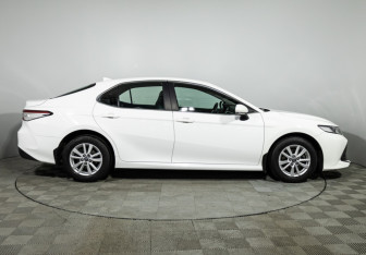 Подержанный автомобиль Toyota Camry Sedan 2018 года (4 фото)