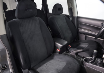 Подержанный автомобиль Nissan X-Trail 2012 года (17 фото)