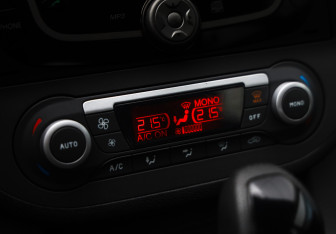 Подержанный автомобиль Ford C-MAX 2008 года (16 фото)