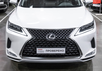 Подержанный автомобиль Lexus RX 2021 года (4 фото)
