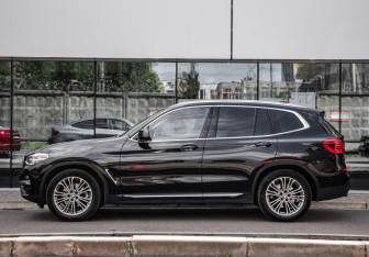 Подержанный автомобиль BMW X3 2020 года (9 фото)