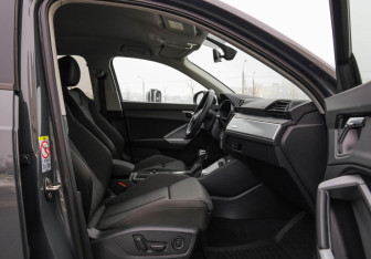 Подержанный автомобиль Audi Q3 2020 года (30 фото)