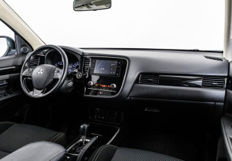 Подержанный автомобиль Mitsubishi Outlander 2021 года (9 фото)