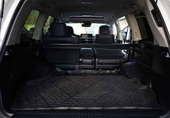 Подержанный автомобиль Lexus LX 2016 года (38 фото)