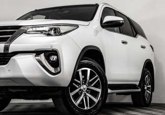 Подержанный автомобиль Toyota Fortuner 2018 года (2 фото)