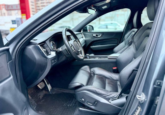 Подержанный автомобиль Volvo XC60 2019 года (11 фото)