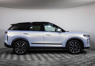 Подержанный автомобиль Jaecoo J7 2023 года (4 фото)