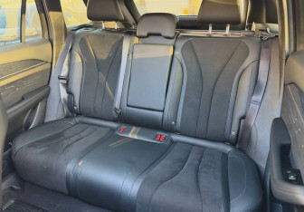 Подержанный автомобиль Geely Monjaro 2024 года (27 фото)