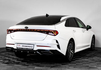 Подержанный автомобиль Kia K5 2020 года (8 фото)