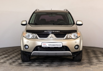 Подержанный автомобиль Mitsubishi Outlander 2008 года (2 фото)