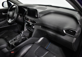 Подержанный автомобиль Hyundai Santa Fe 2019 года (14 фото)